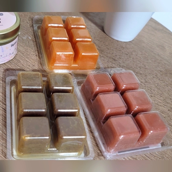 Candle and Wax Melt Bundle - Picture 3 of 6